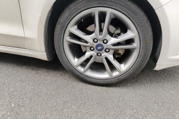 Used Ford Mondeo 2013 2.0L GTDi240 Luxury Sport Model Right Front Wheel Hub