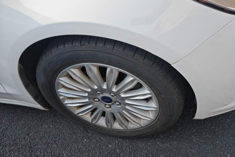 Used Ford Mondeo 2013 2.0L GTDi 200 Luxury Model Right Front Wheel Hub