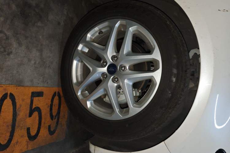 Used Ford Mondeo 2013 1.5L GTDi180 Fashion Edition Right Front Wheel Hub