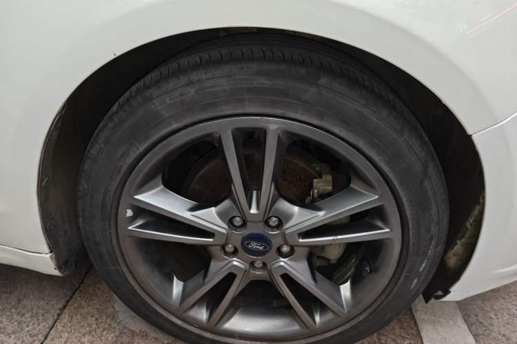 Used Ford Mondeo 2013 2.0L GTDi240 Flagship Edition Right Front Wheel Hub