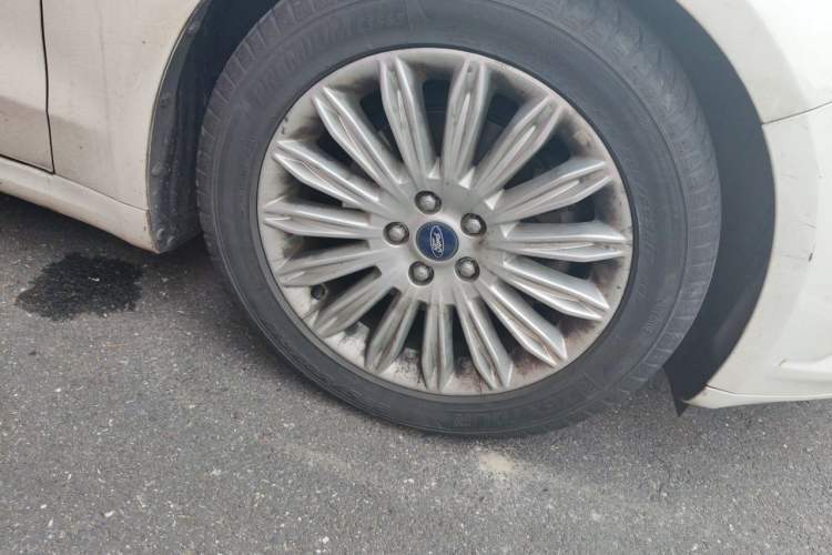 Used Ford Mondeo 2013 2.0L GTDi 200 Fashion Edition Right Front Wheel Hub