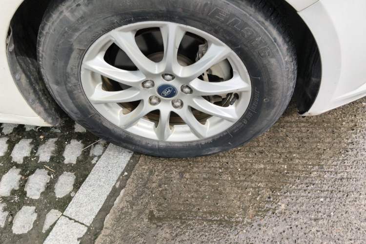 Used Ford Mondeo 2013 1.5L GTDi180 Comfort Model Right Front Wheel Hub