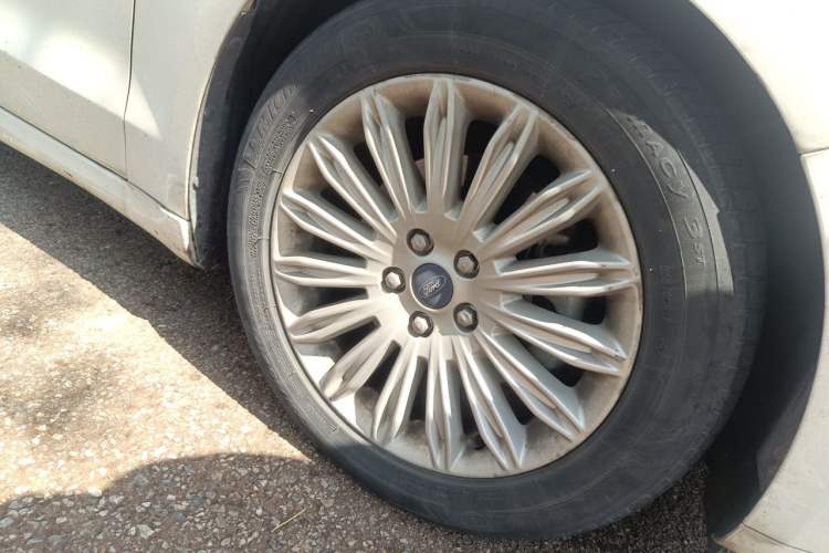 Used Ford Mondeo 2013 2.0L GTDi 200 Fashion Edition Right Front Wheel Hub