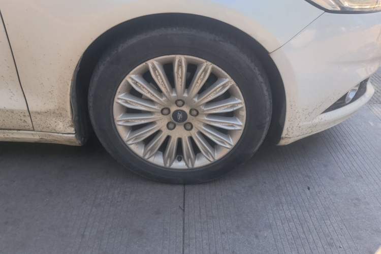 Used Ford Mondeo 2013 2.0L GTDi 200 Luxury Model Right Front Wheel Hub