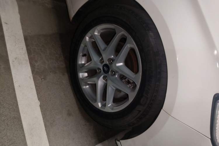 Used Ford Mondeo 2013 1.5L GTDi180 Fashion Edition Right Front Wheel Hub