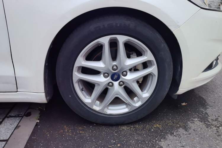 Used Ford Mondeo 2013 1.5L GTDi180 Fashion Edition Right Front Wheel Hub