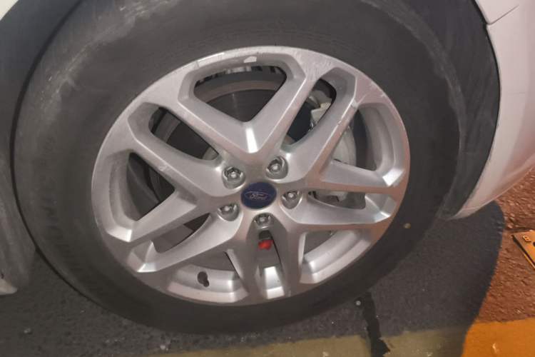Used Ford Mondeo 2013 1.5L GTDi180 Fashion Edition Right Front Wheel Hub