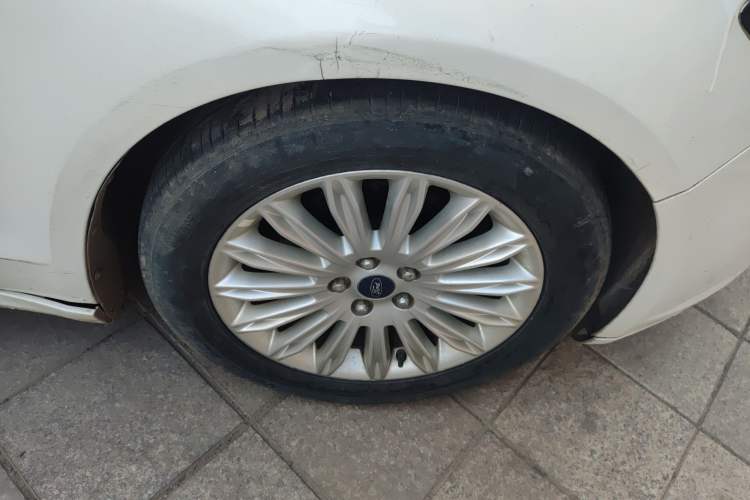 Used Ford Mondeo 2013 2.0L GTDi 200 Luxury Model Right Front Wheel Hub