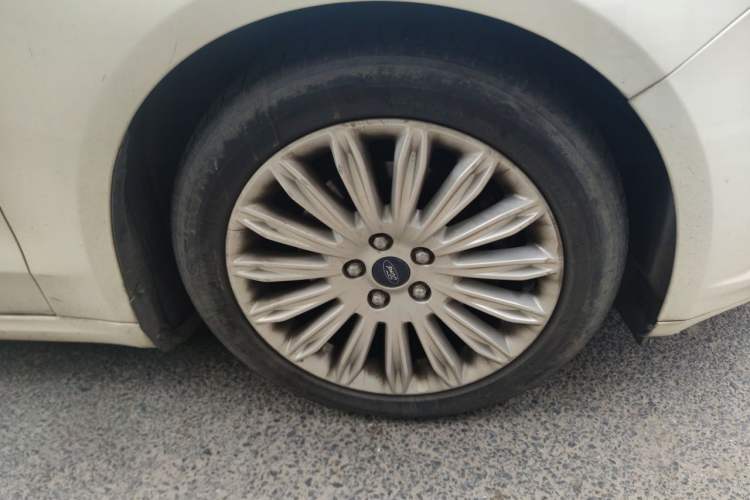 Used Ford Mondeo 2013 2.0L GTDi 200 Luxury Model Right Front Wheel Hub