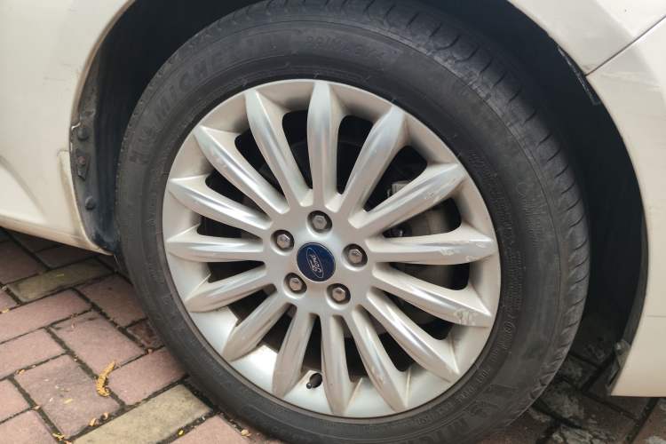 Used Ford Mondeo 2013 2.3L Luxury Model Right Front Wheel Hub
