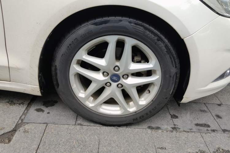 Used Ford Mondeo 2013 1.5L GTDi180 Fashion Edition Right Front Wheel Hub