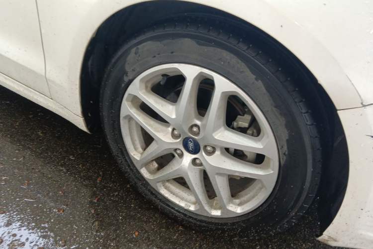 Used Ford Mondeo 2013 1.5L GTDi180 Fashion Edition Right Front Wheel Hub