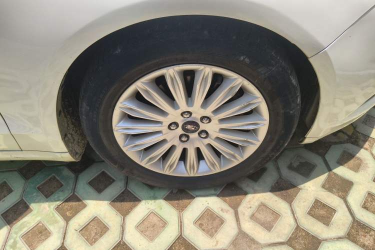 Used Ford Mondeo 2013 2.0L GTDi 200 Fashion Edition Right Front Wheel Hub