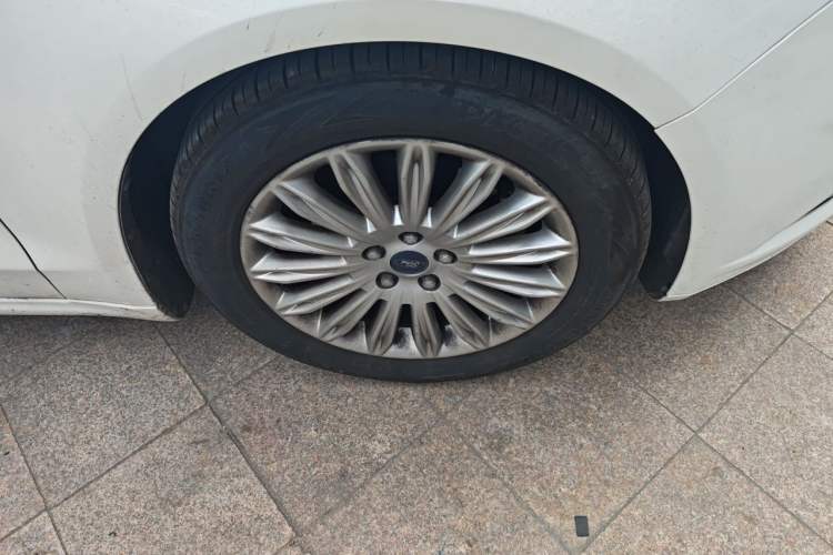 Used Ford Mondeo 2013 2.0L GTDi 200 Fashion Edition Right Front Wheel Hub
