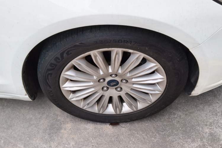 Used Ford Mondeo 2013 2.0L GTDi 200 Fashion Edition Right Front Wheel Hub