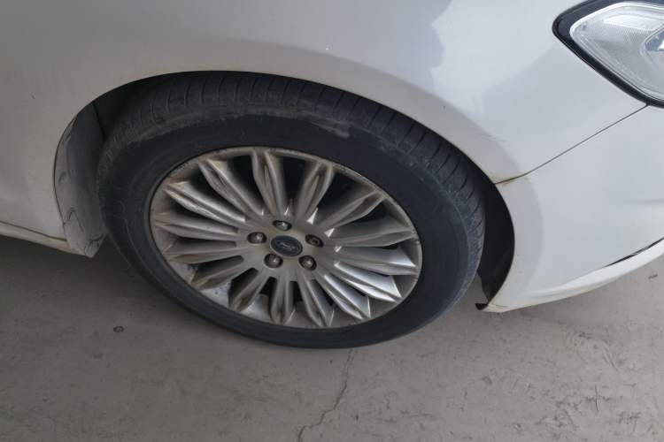 Used Ford Mondeo 2013 2.0L GTDi 200 Fashion Edition Right Front Wheel Hub