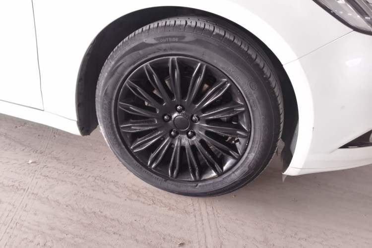 Used Ford Mondeo 2013 2.0L GTDi 200 Luxury Model Right Front Wheel Hub