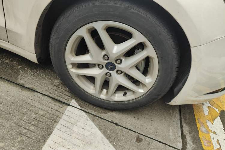 Used Ford Mondeo 2013 1.5L GTDi180 Fashion Edition Right Front Wheel Hub