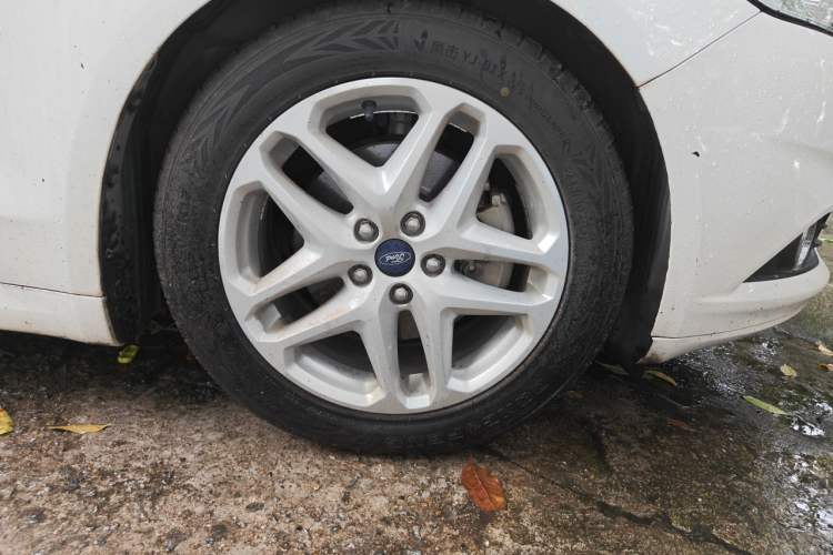 Used Ford Mondeo 2013 1.5L GTDi180 Fashion Edition Right Front Wheel Hub