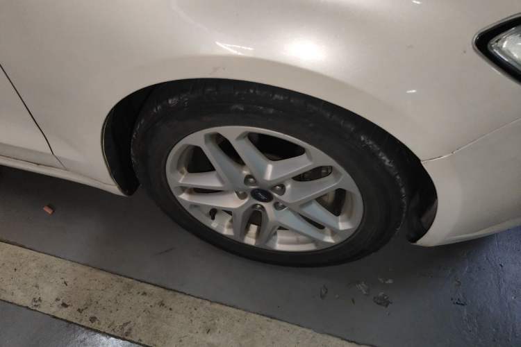 Used Ford Mondeo 2013 1.5L GTDi180 Fashion Edition Right Front Wheel Hub