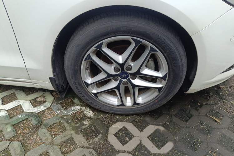 Used Ford Mondeo 2013 1.5L GTDi180 Fashion Edition Right Front Wheel Hub
