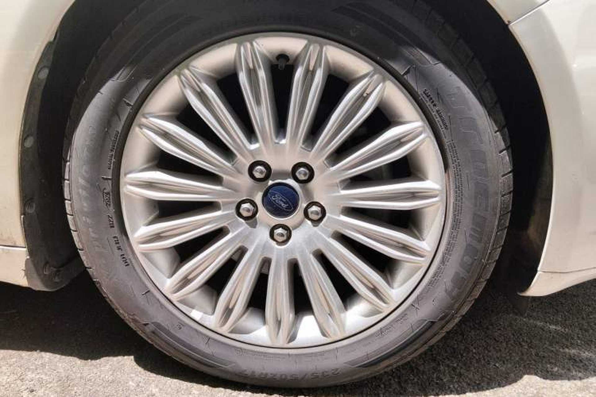 Used Ford Mondeo 2013 2.0L GTDi 200 Luxury Model Right Front Wheel Hub