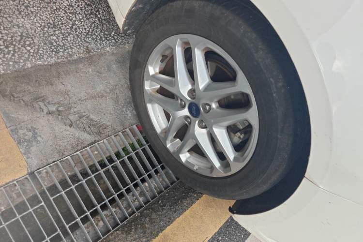 Used Ford Mondeo 2013 1.5L GTDi180 Fashion Edition Right Front Wheel Hub