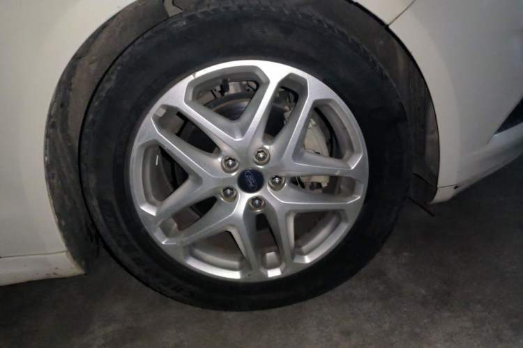 Used Ford Mondeo 2013 1.5L GTDi180 Fashion Edition Right Front Wheel Hub