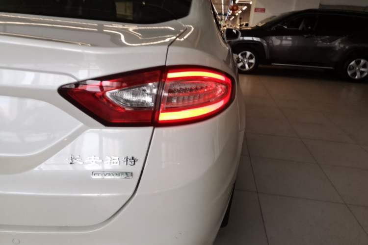 Used Ford Mondeo 2013 2.0L GTDi 200 Fashion Edition Right Rear Taillight