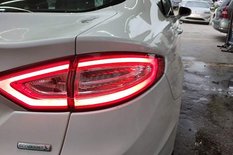 Used Ford Mondeo 2013 2.0L GTDi 200 Luxury Model Right Rear Taillight