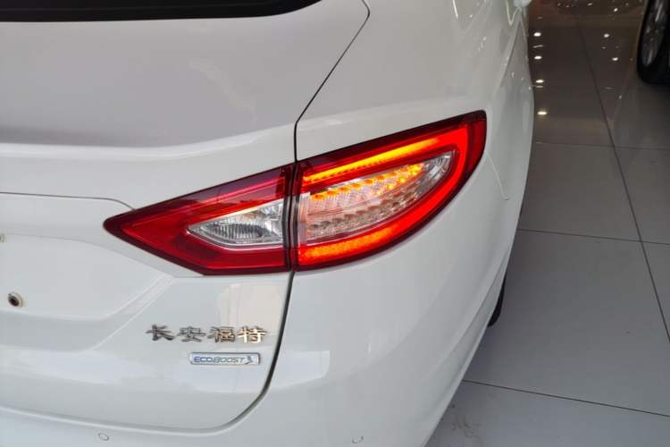 Used Ford Mondeo 2013 1.5L GTDi180 Fashion Edition Right Rear Taillight