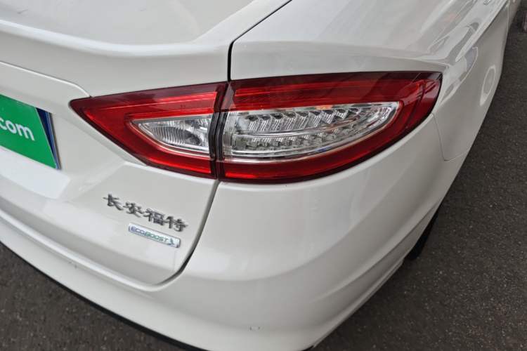 Used Ford Mondeo 2013 1.5L GTDi180 Fashion Edition Right Rear Taillight