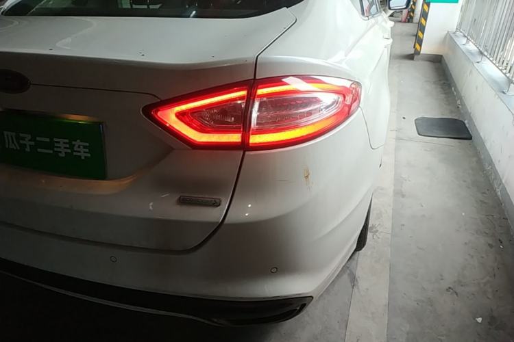 Used Ford Mondeo 2013 2.0L GTDi 200 Fashion Edition Right Rear Taillight