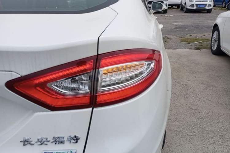 Used Ford Mondeo 2013 2.0L GTDi 200 Fashion Edition Right Rear Taillight