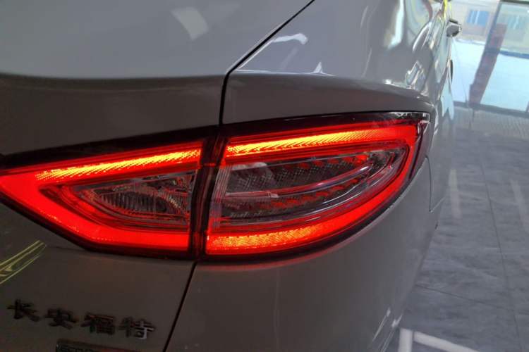 Used Ford Mondeo 2013 2.0L GTDi 200 Fashion Edition Right Rear Taillight