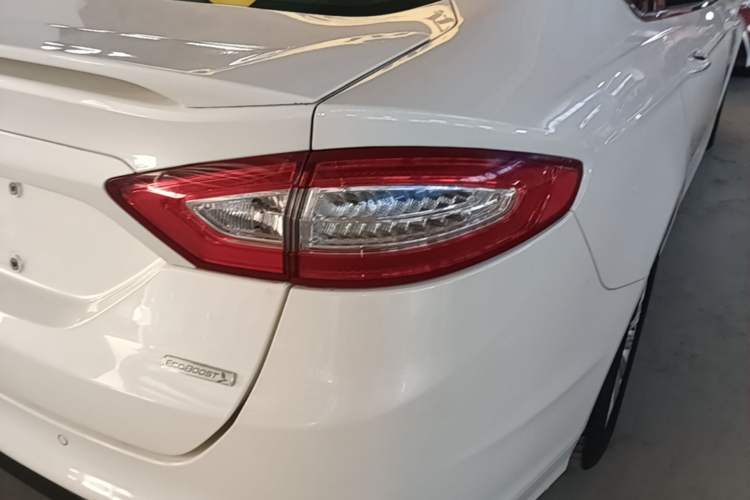 Used Ford Mondeo 2013 2.0L GTDi 200 Fashion Edition Right Rear Taillight