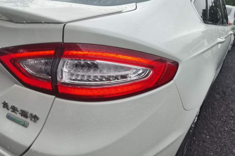 Used Ford Mondeo 2013 2.0L GTDi 200 Fashion Edition Right Rear Taillight
