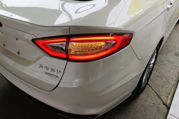Used Ford Mondeo 2013 2.0L GTDi 200 Fashion Edition Right Rear Taillight