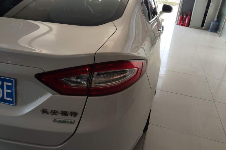 Used Ford Mondeo 2013 2.0L GTDi 200 Fashion Edition Right Rear Taillight