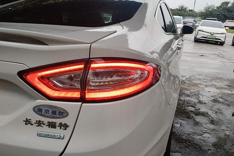 Used Ford Mondeo 2013 2.0L GTDi240 Luxury Sport Model Right Rear Taillight