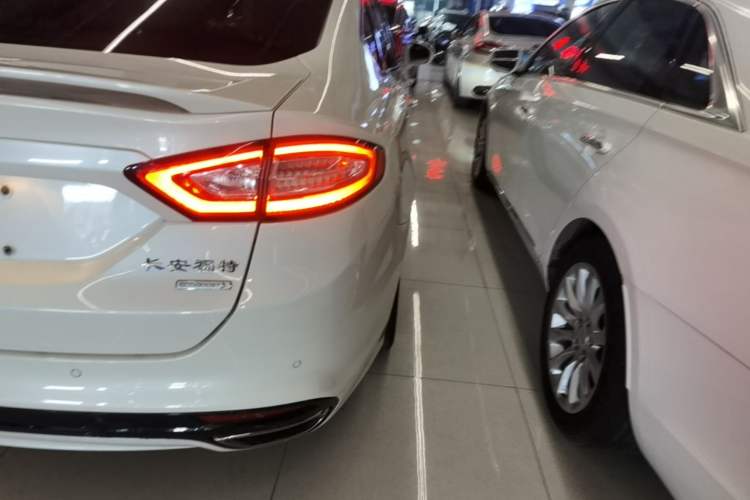Used Ford Mondeo 2013 2.0L GTDi240 Luxury Sport Model Right Rear Taillight