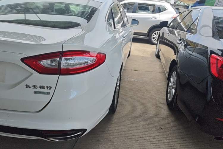 Used Ford Mondeo 2013 2.0L GTDi 200 Fashion Edition Right Rear Taillight