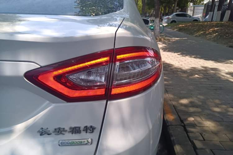 Used Ford Mondeo 2013 2.0L GTDi 200 Fashion Edition Right Rear Taillight