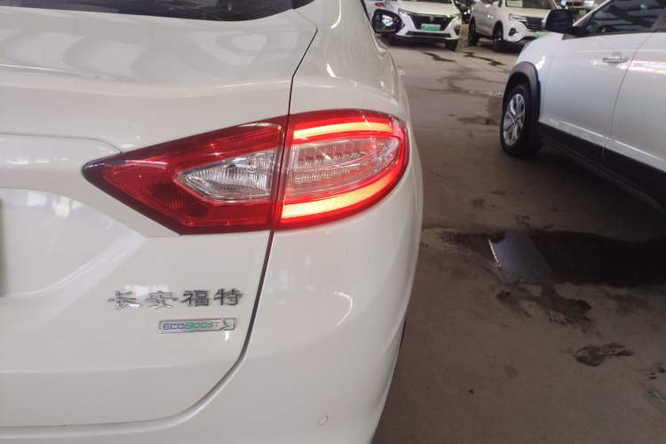 Used Ford Mondeo 2013 1.5L GTDi180 Fashion Edition Right Rear Taillight