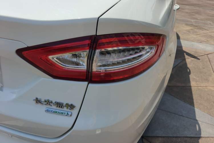 Used Ford Mondeo 2013 2.0L GTDi 200 Fashion Edition Right Rear Taillight