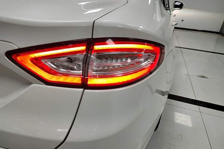 Used Ford Mondeo 2013 2.0L GTDi 200 Luxury Model Right Rear Taillight
