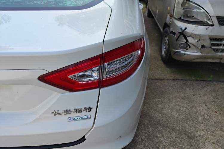 Used Ford Mondeo 2013 2.0L GTDi 200 Luxury Model Right Rear Taillight
