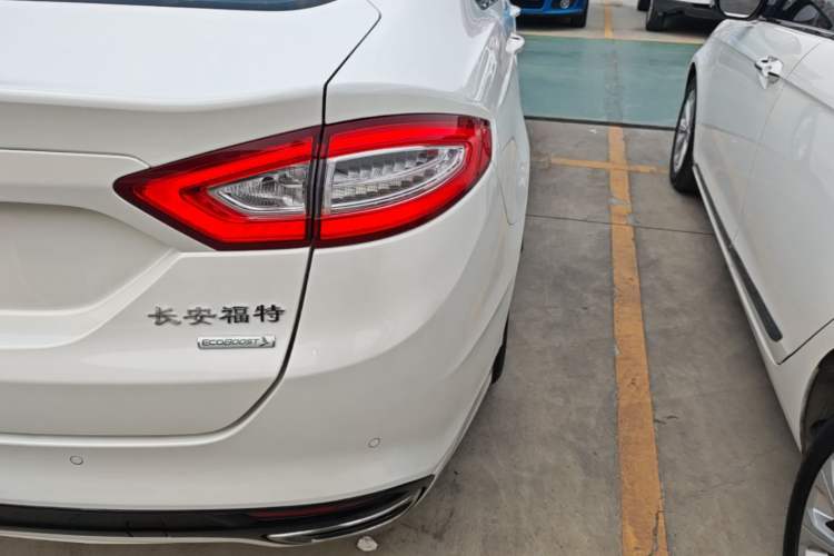 Used Ford Mondeo 2013 2.0L GTDi 200 Luxury Model Right Rear Taillight