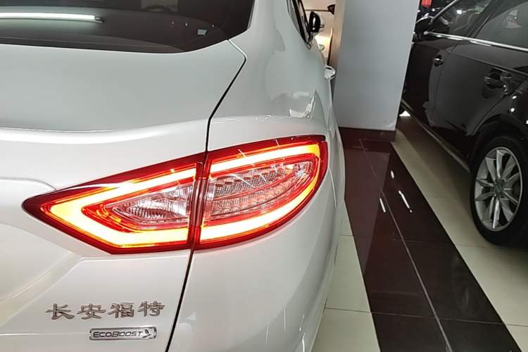Used Ford Mondeo 2013 2.0L GTDi 200 Fashion Edition Right Rear Taillight