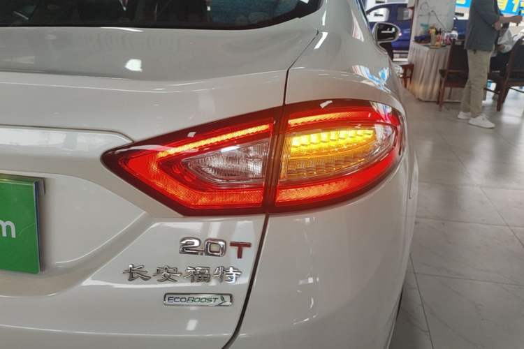Used Ford Mondeo 2013 2.0L GTDi 200 Fashion Edition Right Rear Taillight